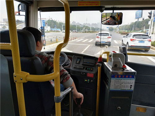 武漢光谷公交新駕駛員開展“見尾燈減速”專項培訓